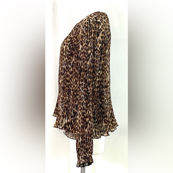 NWT-Express- all over crystal pleated blouse -size L - Picture 5 of 8